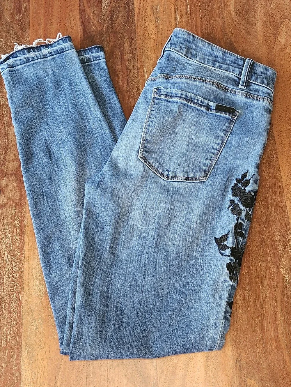 White House Black Market  Embroidered Side-Panel Raw Hem Blue Jeans 4